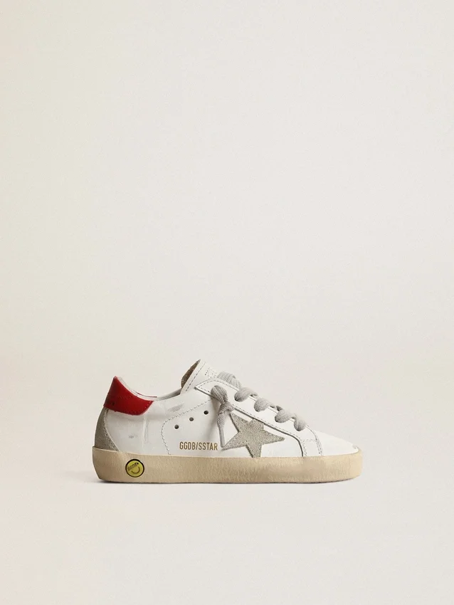 Super-Star Junior avec étoile en daim et languette de talon en cuir rouge