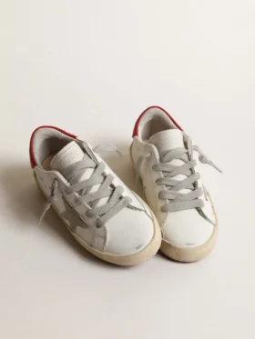 Super-Star Junior avec étoile en daim et languette de talon en cuir rouge