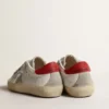 Super-Star Junior avec étoile en daim et languette de talon en cuir rouge