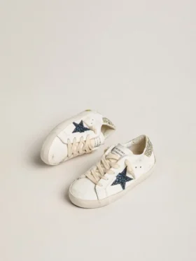 Super-Star Junior en cuir avec étoile pailletée et languette au talon