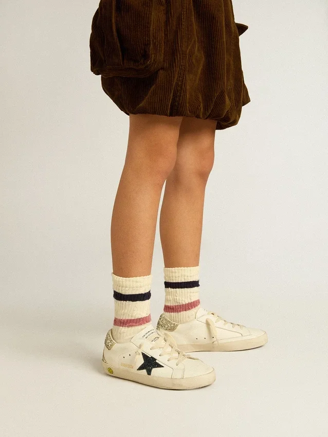Super-Star Junior en cuir avec étoile pailletée et languette au talon