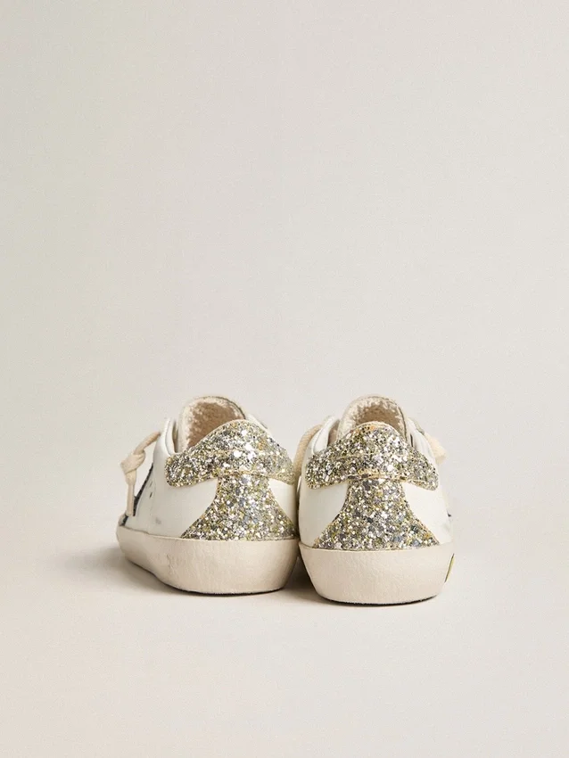 Super-Star Junior en cuir avec étoile pailletée et languette au talon