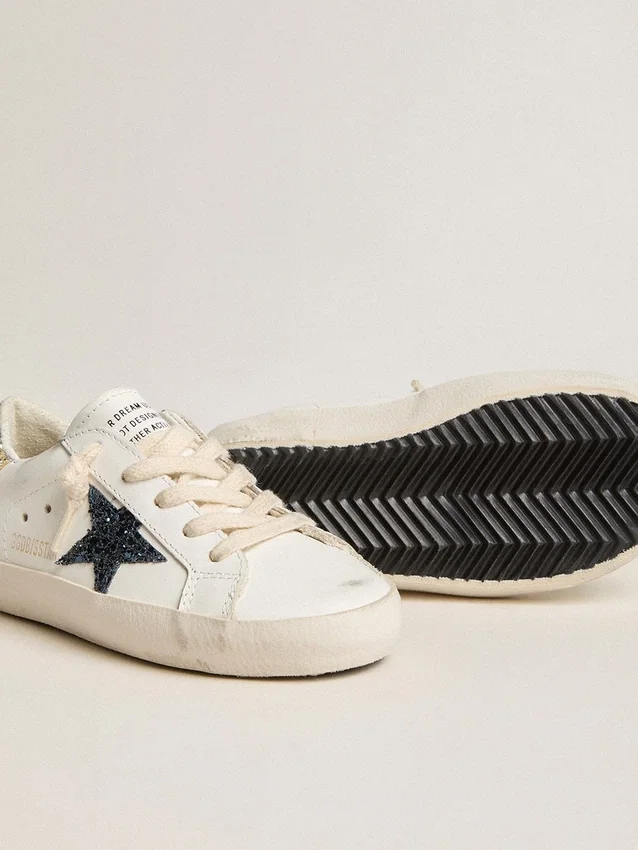 Super-Star Junior en cuir avec étoile pailletée et languette au talon