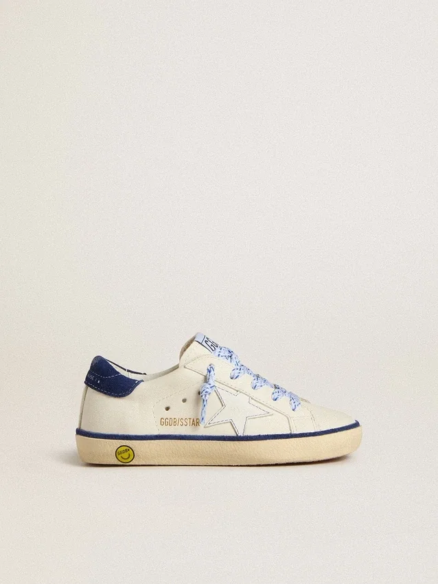 Super-Star Junior en cuir blanc avec languette de talon en daim bleu