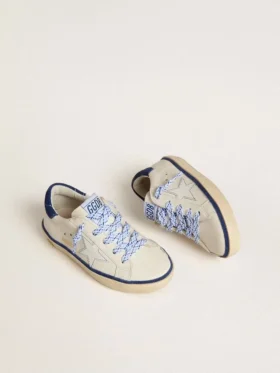 Super-Star Junior en cuir blanc avec languette de talon en daim bleu
