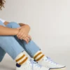 Super-Star Junior en cuir blanc avec languette de talon en daim bleu
