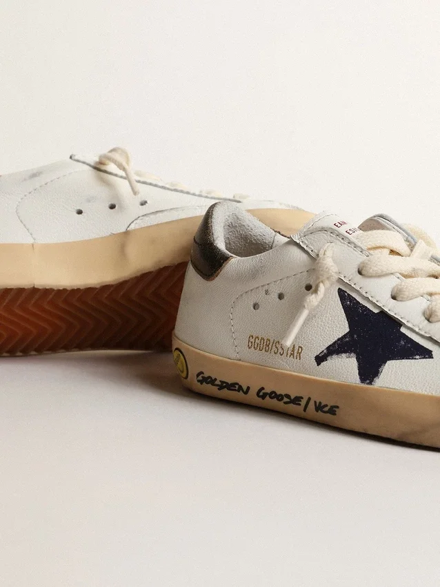 Super-Star Junior en cuir nappa avec une étoile imprimée et une languette de talon noire