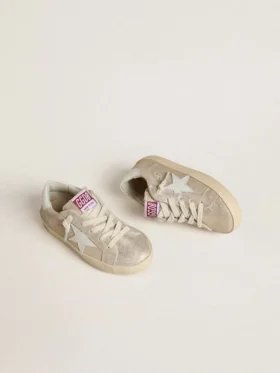 Super-Star Junior en daim effet laminé couleur sable avec étoile en cuir blanc