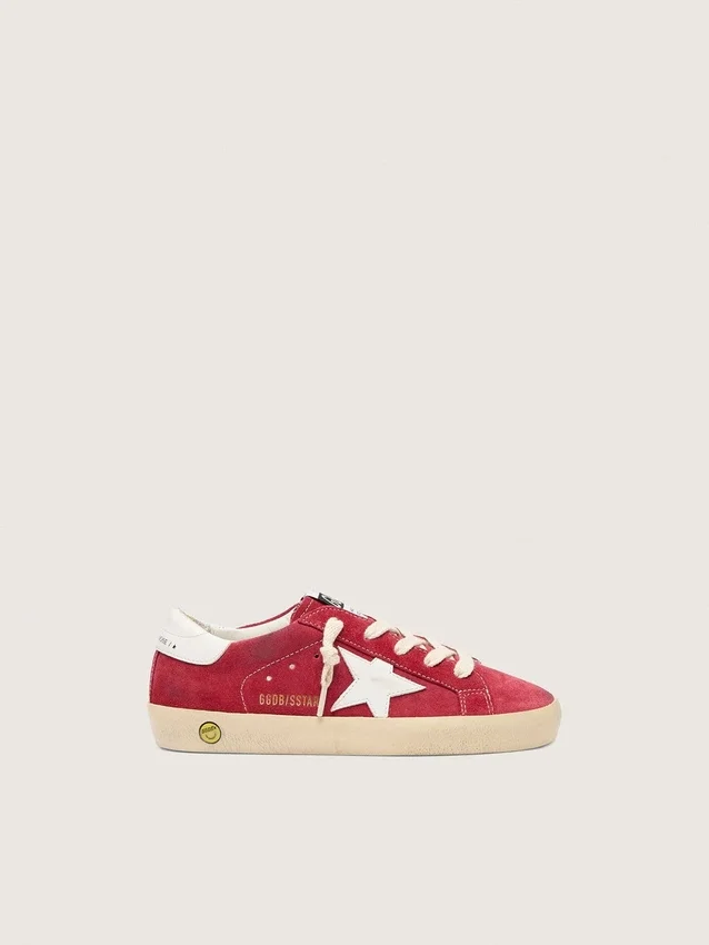 Super-Star Junior en daim rouge avec étoile et languette au talon en cuir blanc