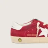 Super-Star Junior en daim rouge avec étoile et languette au talon en cuir blanc