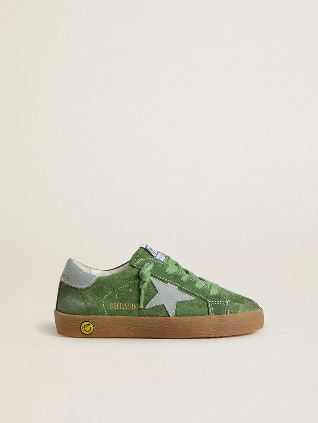 Super-Star Junior en daim vert avec étoile bleu clair et languette au talon