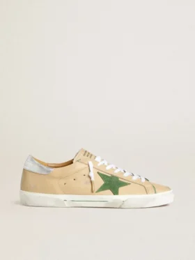 Super-Star LTD en cuir beige avec étoile en daim vert et languette de talon en cuir argenté