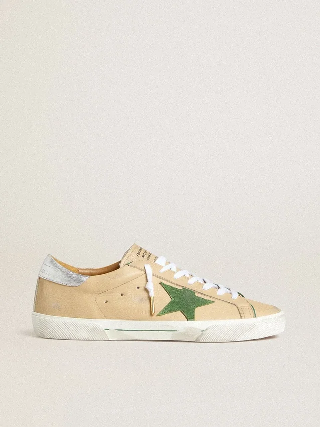Super-Star LTD en cuir beige avec étoile en daim vert et languette de talon en cuir argenté