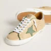 Super-Star LTD en cuir beige avec étoile en daim vert et languette de talon en cuir argenté