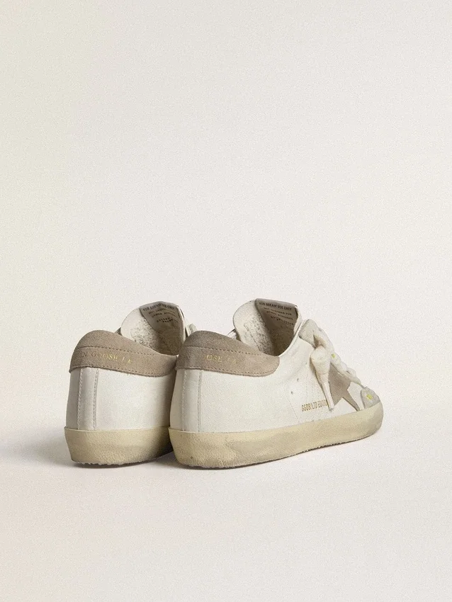 Super-Star LTD pour femme avec étoile et languette de talon en daim beige et broderie florale