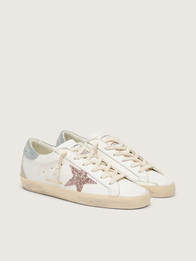 Super-Star LTD pour femme avec étoile pailletée multicolore et languette en daim au talon