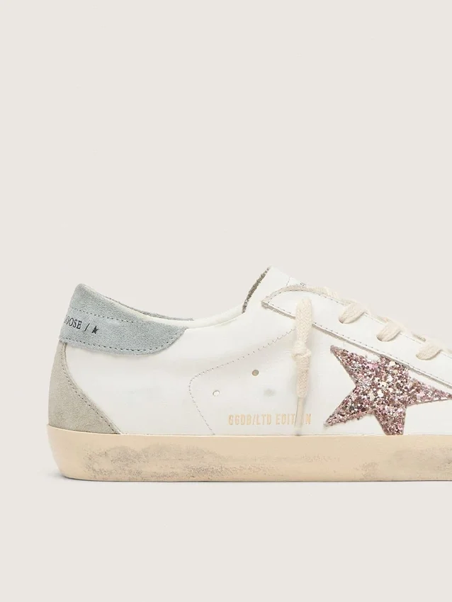 Super-Star LTD pour femme avec étoile pailletée multicolore et languette en daim au talon