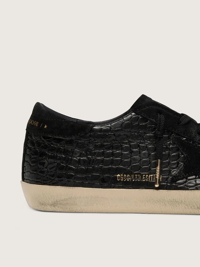 Super-Star LTD pour femme en cuir noir imprimé croco avec étoile et languette de talon en daim noir