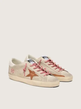 Super-Star LTD pour femme en daim couleur perle avec étoile rouge brique et broderies