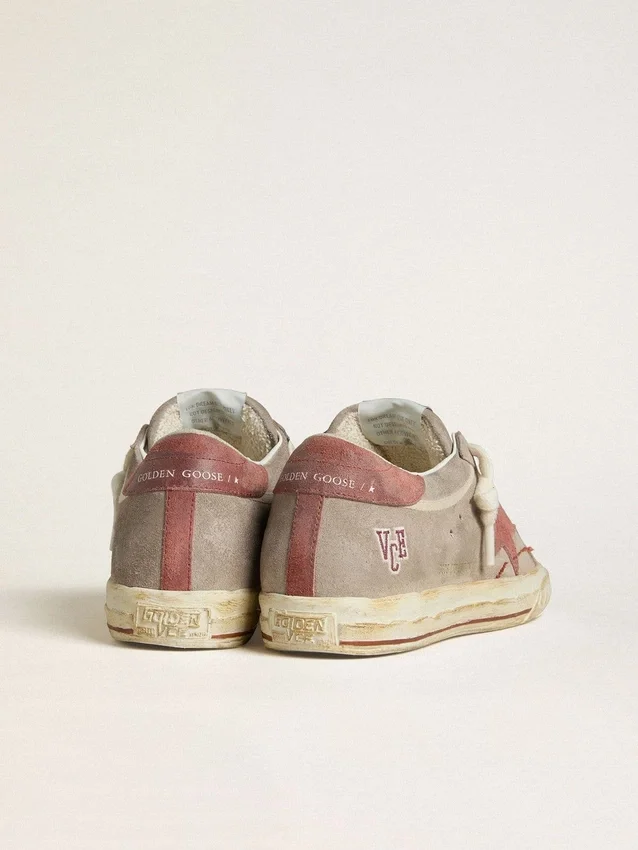 Super-Star LTD pour femme en daim gris avec étoile et languette de talon en daim ciré rouge