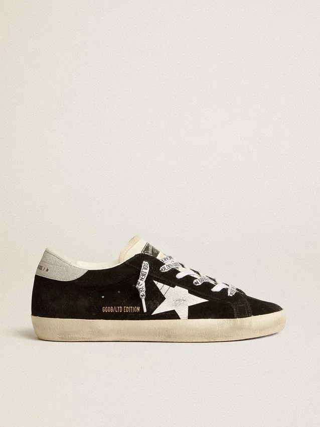 Super-Star LTD pour femme en daim noir avec étoile imprimée blanche et languette de talon pailletée argentée