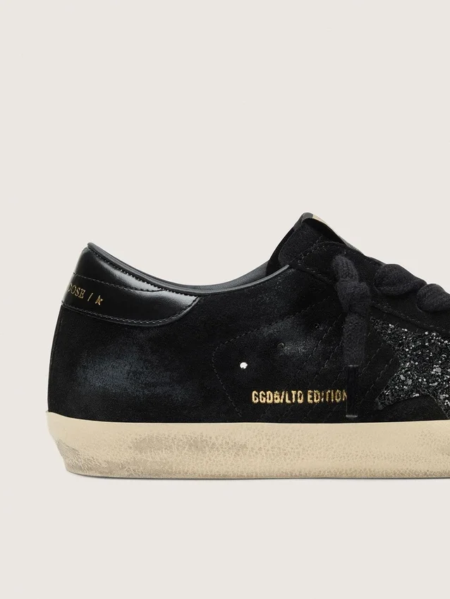 Super-Star LTD pour femme en daim noir avec étoile pailletée noire et languette de talon en cuir noir