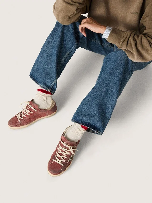Super-Star LTD pour femme en daim rouge avec étoile pailletée argentée et languette de talon en cuir laminé