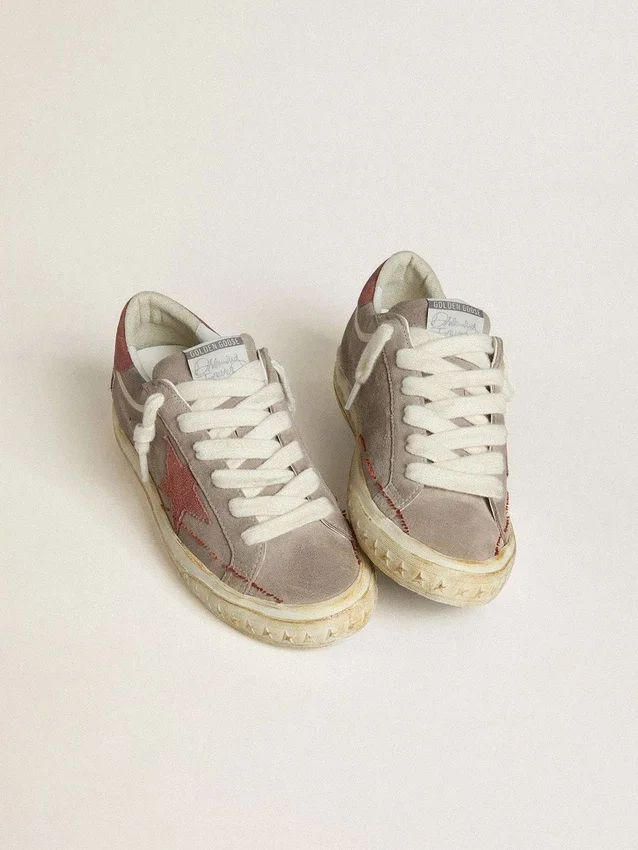 Super-Star LTD pour homme en daim gris avec étoile et languette au talon en daim ciré rouge