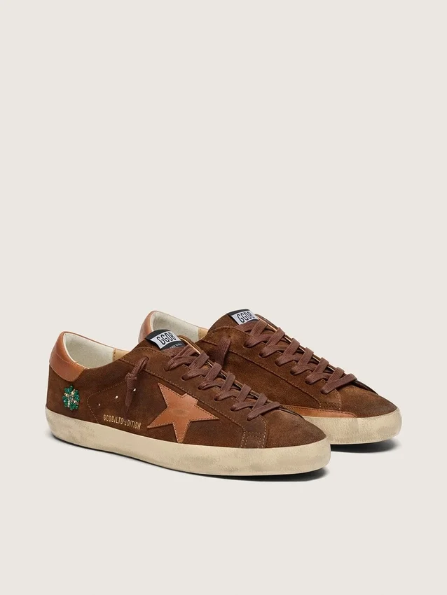 Super-Star LTD pour homme en daim marron avec étoile en cuir rouge brique et broderie aux perles vertes