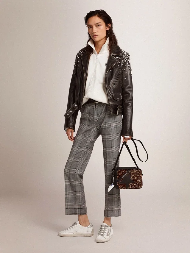 Super-Star pour femme avec languette de talon argentée et lettrage à clous métalliques