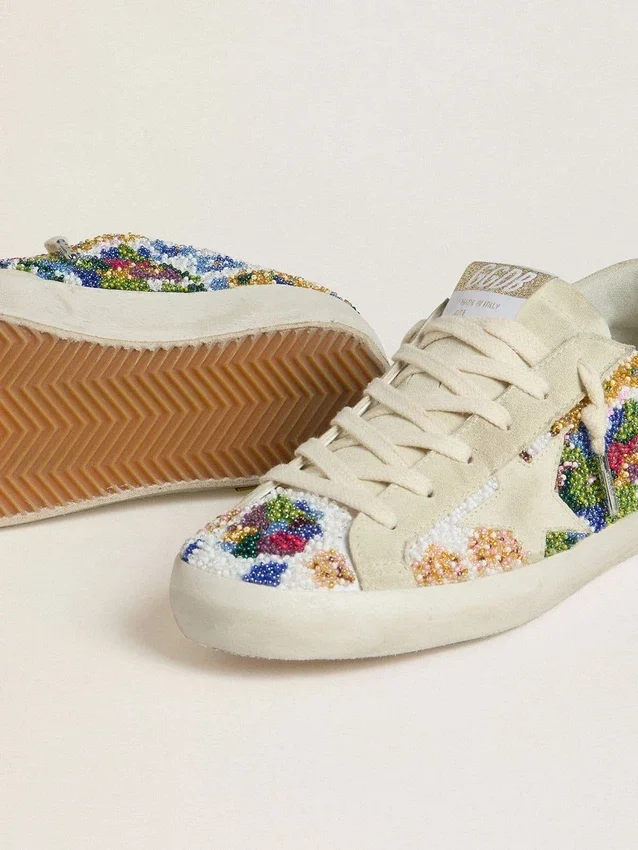 Super-Star pour femme avec perles multicolores et étoile en daim beige
