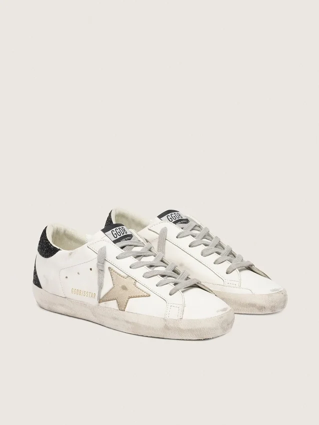 Super-Star pour femme avec étoile dorée et languette de talon à paillettes noires
