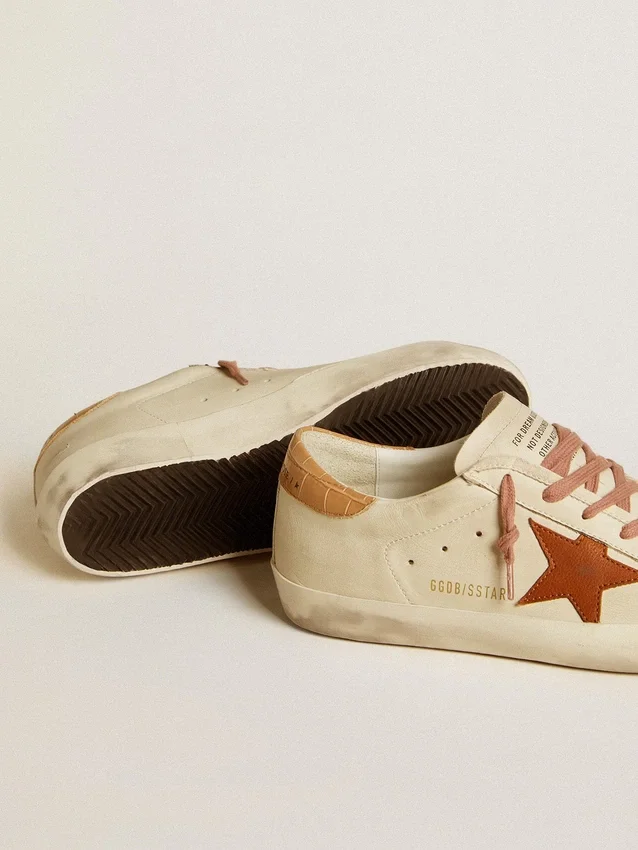 Super-Star pour femme avec étoile en cuir et languette de talon en cuir imprimé crocodile