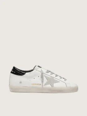 Super-Star pour femme avec étoile en daim blanc et languette de talon en cuir noir imprimé croco