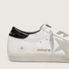 Super-Star pour femme avec étoile en daim blanc et languette de talon en cuir noir imprimé croco