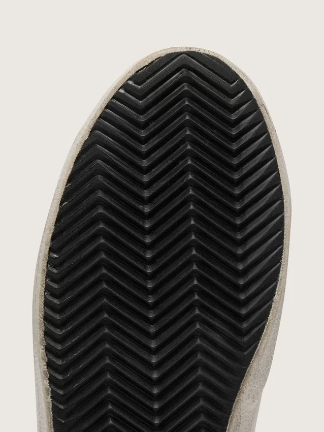 Super-Star pour femme avec étoile en daim blanc et languette de talon en cuir noir imprimé croco