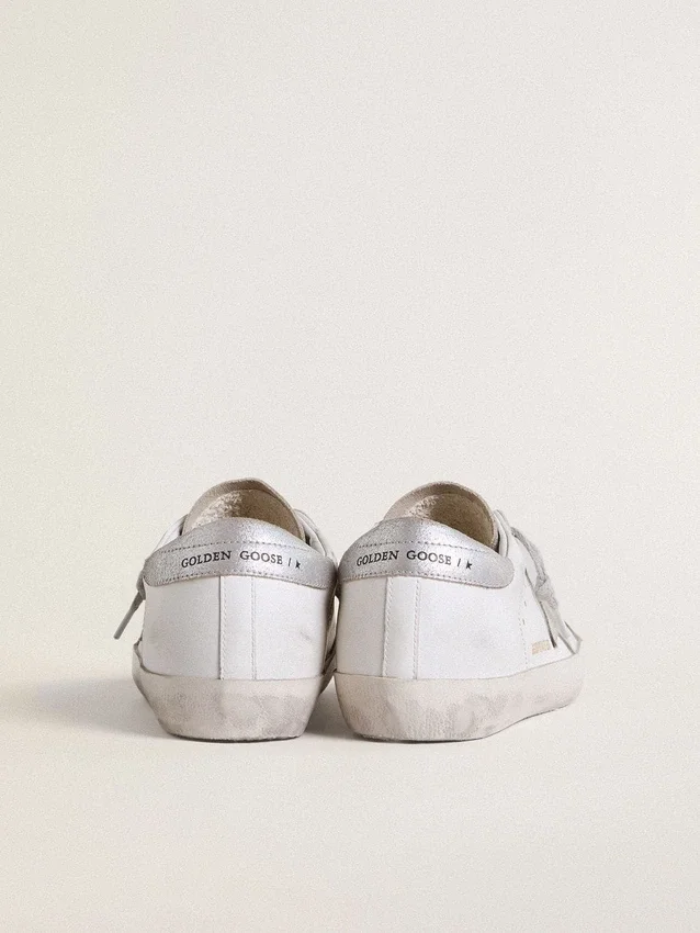 Super-Star pour femme avec étoile en daim gris et empiècements pailletés argentés