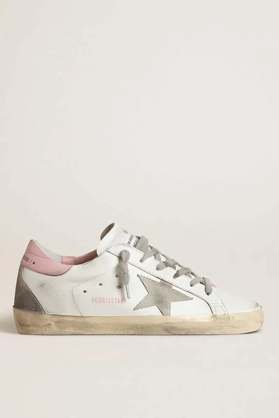 Super-Star pour femme avec étoile en daim gris et languette de talon en cuir rose