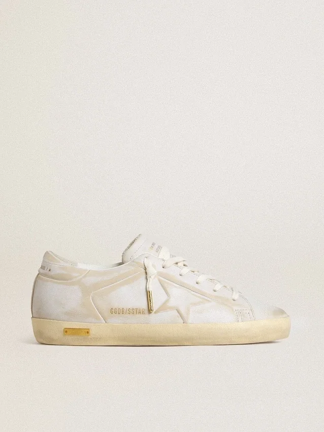 Super-Star pour femme avec étoile et languette de talon en cuir blanc à l’effet usé