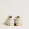Super-Star pour femme avec étoile et languette de talon en cuir blanc à l’effet usé