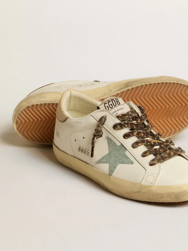 Super-Star pour femme avec étoile pailletée grise et languette de talon en cuir nude