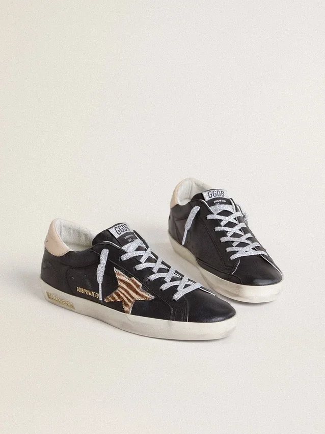 Super-Star pour femme en cuir nappa noir avec étoile en cuir de poney à imprimé zèbre et languette de talon en cuir beige