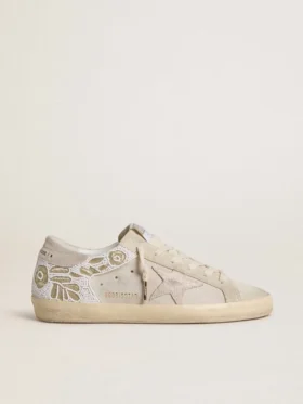 Super-Star pour femme en daim beige avec broderie de perles et étoile en daim laminé