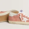 Super-Star pour femme en daim corail avec étoile et languette de talon en cuir blanc