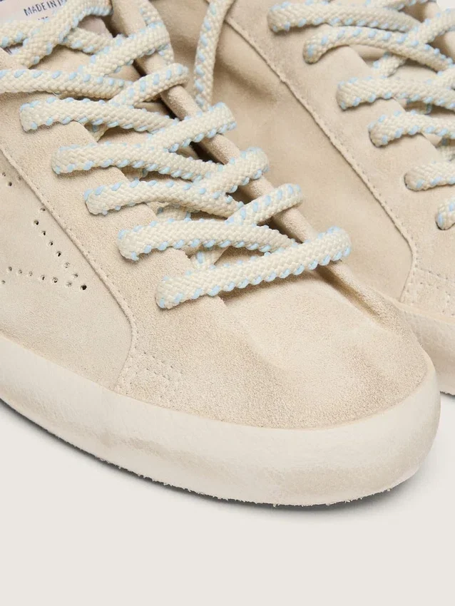 Super-Star pour homme en daim crème avec étoile perforée et insert de perles
