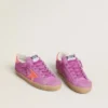 Super-Star pour femme en daim fuchsia avec étoile et languette de talon en cuir laminé orange fluo