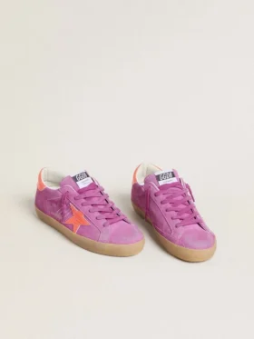Super-Star pour femme en daim fuchsia avec étoile et languette de talon en cuir laminé orange fluo