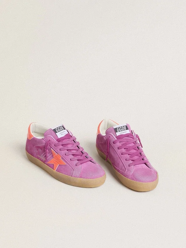 Super-Star pour femme en daim fuchsia avec étoile et languette de talon en cuir laminé orange fluo