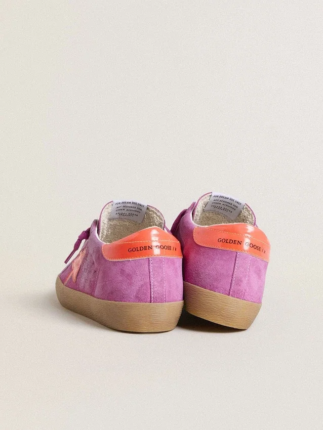 Super-Star pour femme en daim fuchsia avec étoile et languette de talon en cuir laminé orange fluo
