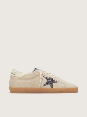 Super-Star pour femme en daim gris glacé avec étoile pailletée argentée et languette de talon en cuir